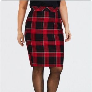 TORRID SIZE 2 (18/20) Midi Studio Luxe Ponte Pencil Skirt